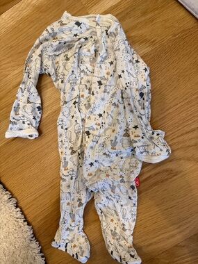 Unbranded White & Tan Baby One-Piece Footed Sleeper